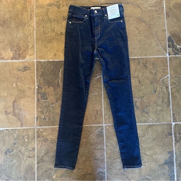 Abercrombie The Super Skinny High Rise Jeans 26R NWT - Picture 1 of 4